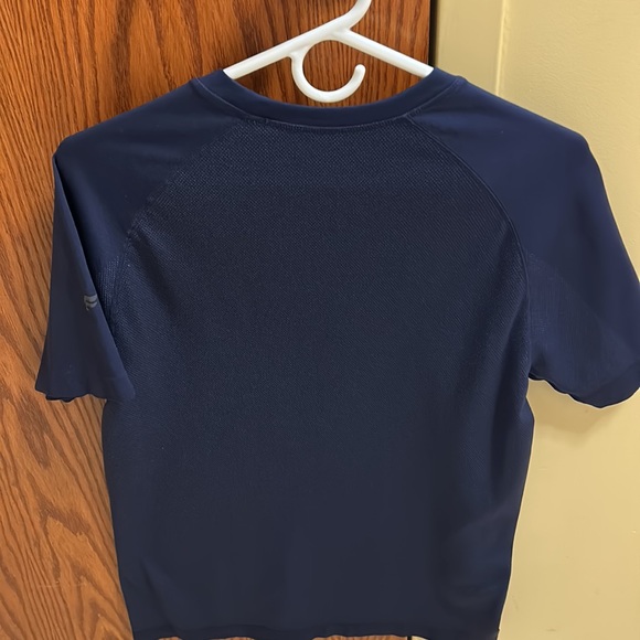 Fabletics athletic shirt. - Picture 4 of 4